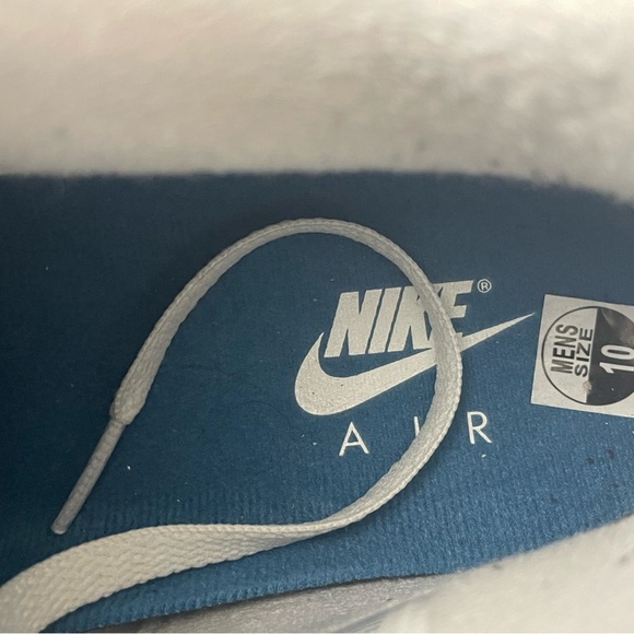 Jordan 4 - Picture 6 of 15